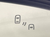 【ブラインドスポットワーニング】走行中、ドアミラーの死角になりやすい箇所に後続車が接近するとサイドミラー付近に警告を表示、ドライバーに注意喚起をしてくれます。