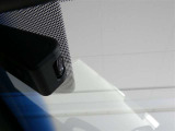 安心装備ドライブレコーダーを装備しています。自車の走行状態を常に録画しています。