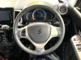 インテリアに合わせたデザインのステアリングは、運転される方のことも考え、運転しやすい形状、大きさです。是非一度、実際に触ってお確かめください。