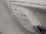 メモリー式のパワーシート付車です