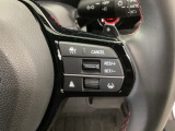 【アダプティブ・クルーズ・コントロール】予め設定した車速内でクルマが自動的に加減速。 前走車との適切な車間距離を維持しながら追従走行し、高速道路でのドライバーの疲労を軽減してくれる嬉しい機能付♪