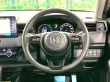 インテリアに合わせたデザインのステアリングは、運転される方のことも考え、運転しやすい形状、大きさです。是非一度、実際に触ってお確かめください。