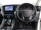 運転席廻りです。