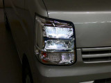 LEDヘッドライトです。デザイン性がよくとても明るいので、夜間の走行や悪天候でも安心です。しかも長寿命!