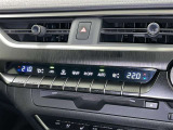左右独立温度コントロールフルオートエアコンです。運転席、助手席それぞれで独立して温度設定ができます。冷え性の方が乗っても安心ですね♪
