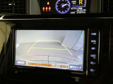 車庫入れや駐車で威力を発揮するのがバックモニター!ナビディスプレイに後ろの様子が映し出されるから安心です。