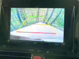 【バックカメラ】駐車時に後方がリアルタイム映像で確認できます。大型商業施設や立体駐車場での駐車時や、夜間のバック時に大活躍!運転スキルに関わらず、今や必須となった装備のひとつです!