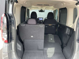 リヤシートは、分割して倒せるので、乗員や荷物に合わせてアレンジ可能です。