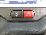 運転席から操作できる、助手席側パワードアスイッチです。挟み込み防止装置付なので小さなお子様にも安心です。