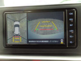 パノラミックビューモニター付きです。車両を上から見たような映像をディスプレイオーディオ画面に表示。運転席からの目視だけでは見にくい、車両周辺の状況をリアルタイムでしっかり確認できます。