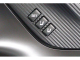 運転席のシートポジションを2か所記憶させることがシートメモリー機能が付いております。ボタンを押すと設定したシートポジションに自動で動きます♪