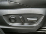 パワーシート搭載。微妙な調整が手軽にでき、最適なポジションで運転することが可能です。