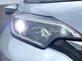 【LEDヘッドライト】悪天候や夜間走行時も良好な視界を確保し安心して運転できる高輝度LEDヘッドライトを装備!点灯速度が早く、消費電力も抑えられています。