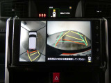 パノラミックビューモニター付きです。車両を上から見たような映像をディスプレイオーディオ画面に表示。運転席からの目視だけでは見にくい、車両周辺の状況をリアルタイムでしっかり確認できます。