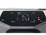 マルチインフォメーションディスプレイ付きのメーターです!エコ運転へ導く多彩な情報を表示してくれます。