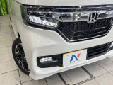 【LEDヘッドライト】悪天候や夜間走行時も良好な視界を確保し安心して運転できる高輝度LEDヘッドライトを装備!点灯速度が早く、消費電力も抑えられています。