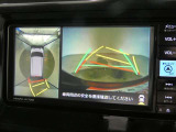パノラミックビューモニター付きです。車両を上から見たような映像をディスプレイオーディオ画面に表示。運転席からの目視だけでは見にくい、車両周辺の状況をリアルタイムでしっかり確認できます。