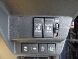 電動両側スライドドアが付いてます(運転席から操作可能です)