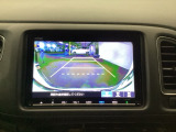 後方確認はお任せ! リアカメラ装備でバック駐車をサポートします。