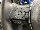 運転中、オーディオの操作をしてて、ハッとしたことはありませんか?ステアリングスイッチは、運転中でもハンドルでオーディオの操作が可能です。安全なドライブをサポートします。