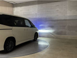 LEDヘッドランプです。十分な明るさを保ちつつも消費電力が少なく、バルブ寿命も長いのが特徴です。瞬時にMAXの光量を発揮するのもLEDならではです。