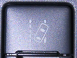 車線逸脱警報装置を装備しております。