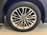 【レクサス純正アルミホイール】走っても止まっても存在感のあるアルミホイール。235/55R20(ハイパークロームメタリック)