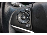 ハンドル左部分でオーディオ操作が可能。そのため、運転中でも目線をずらさずに安全運転♪