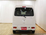 バックカメラが付いているので後方確認が非常にしやすいです。今や運転初心者も熟練者も必須装備!ついていて損はないですね♪