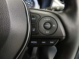 ステアリング右側には、運転支援機能を手元で操作できるスイッチ類を配置しています