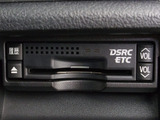 ★ETC(DSRC)が装備されています!!社外品とは違い収まりの良いデザインが人気!高速道路を利用する際は必需品ですよね!!ストレス無く料金所を通過出来ます!!