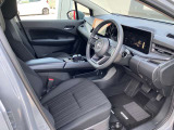 運転しやすい最適な姿勢に調整することができるシートシフター付き。リラックスして運転できます。