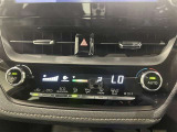【オートエアコン】一度お好みの温度に設定すれば、車内の温度を検知し風量や温度を自動で調整してくれます。