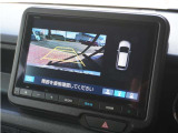 【バックカメラ】駐車が苦手な方でも安心してお乗りいただけます。リバース連動で画面が切り替わるのでとっても便利です。