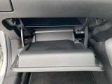{収納}すっきり使いやすい豊富な収納。カップホルダ-・小物ポケット・大容量グロ-ブボックス♪