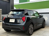 MINIのお車は、&ldquo;駆け抜ける歓び&rdquo;を体現しております。走行の安定性とコーナリングの良さを追求し、思い通りにハンドルの操作可能です。