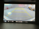 リバースギアに入れるだけで後方の表示へ切り替わります。夜間や雨の日の駐車も楽になりますよ。