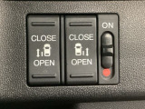 【両側パワースライドドア】両側がパワースライドドアになっており、運転席のスイッチやスマートキーでも開閉が可能です!開口部も広いので乗り降りも楽々♪