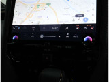 シートヒーター及びシートベンチレーションスイッチ:寒い日は、背中や腰に冷えやすい脚部に快適なぬくもりを伝え、暑い日には背もたれ面と座面に、シート表皮の熱気を吸い込むことで冷涼感をもたらす機能です。
