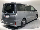 ご納車前にはエンジンオイル・オイルエレメント等を交換して、トヨタディーラーのエンジニアがしっかりと整備をさせていただきます。交換部品などについては、スタッフへお尋ねください。