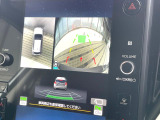 【マルチテレインモニター】車のフロントやサイドのカメラ画像を同時にモニター表示することで、悪路や狭い道を走行時でも周囲の状況確認ができ安心!本格SUVにうれしい装備です♪