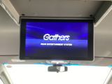 【後席用プルダウンモニター】後ろに乗車している人を飽きさせません♪ テレビやDVDビデオを見ながら楽しいドライブを♪使わない時は格納できますので、ジャマになる事もありません♪