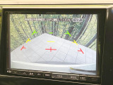 【バックカメラ】駐車時に後方がリアルタイム映像で確認できます。大型商業施設や立体駐車場での駐車時や、夜間のバック時に大活躍!運転スキルに関わらず、今や必須となった装備のひとつです!