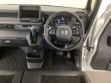 【前方視界】開放的な前方視界!運転がしやすく疲れにくいです♪窓が大きく、見通しがとっても良いおクルマですよ♪