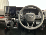 高いホールド性で運転姿勢が安定します。長距離ドライブでも疲れにくいのが魅力です。快適なドライビングライフをお送りください♪