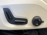 【パワーシート】スイッチ一つで簡単にシート位置の微調整が可能!電動だから力もいりません!自分に最適なシートポジションにセットして、快適なドライブをお楽しみください。