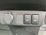 【運転席・助手席シートヒーター】寒い日に冷えやすい腰や肩に快適な温もりを伝えます。