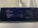 車線逸脱警報システムは、走行中にカメラで車線を検知して、自車が車線から逸脱する可能性があると判断した場合に、警報によりドライバーに通知します。