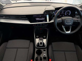 Audiは創業者であるホルヒの「いかなる時代においても第一級の素材を用い、操縦安定性に優れ、さらに進歩的なクルマの製造を目指す」という考え方に則り、こだわり抜かれたインテリアを目指しています。