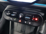 エンジン始動、シフトボタンはトグルスイッチ式になります。ドライビングモードを切り替えるMINI エクスペリエンスモードも付いており、運転を盛り上げます。